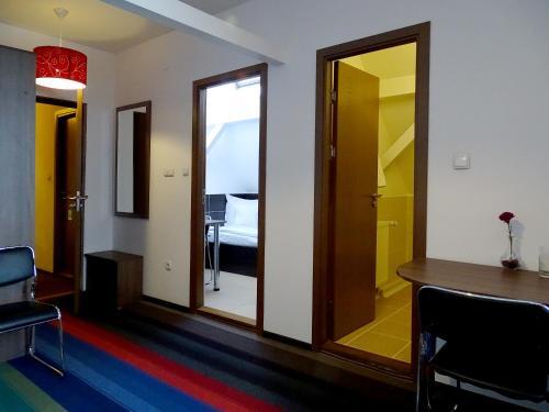 Prince Hotel - 436