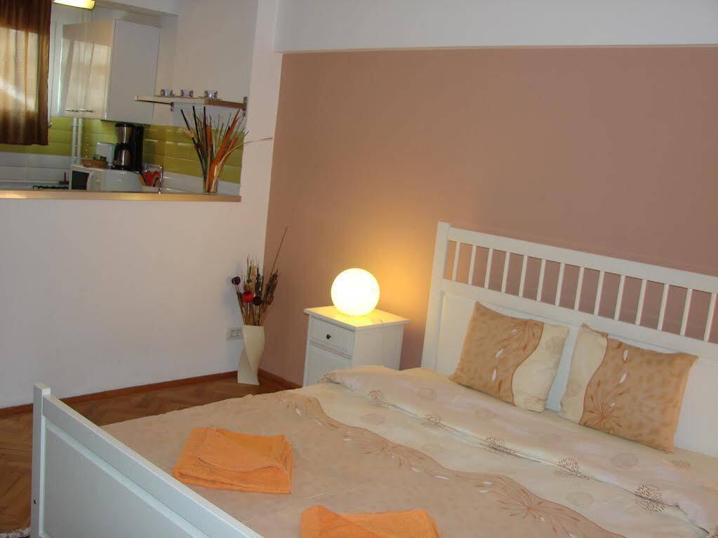Rainbow Accommodation - 905