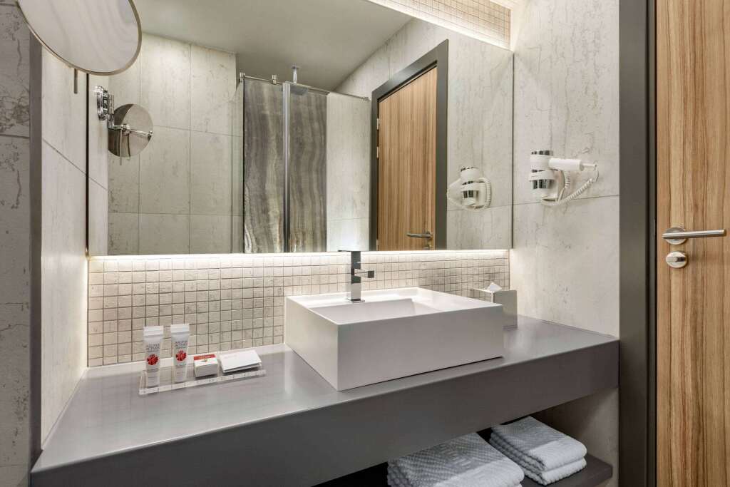 Ramada by Wyndham Ramnicu Valcea - 824