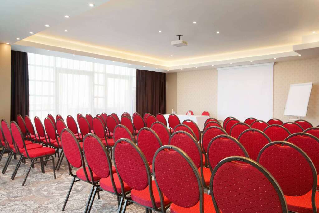 Ramada by Wyndham Constanta - 13