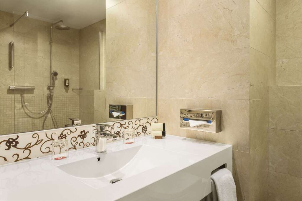 Ramada by Wyndham Oradea - 404