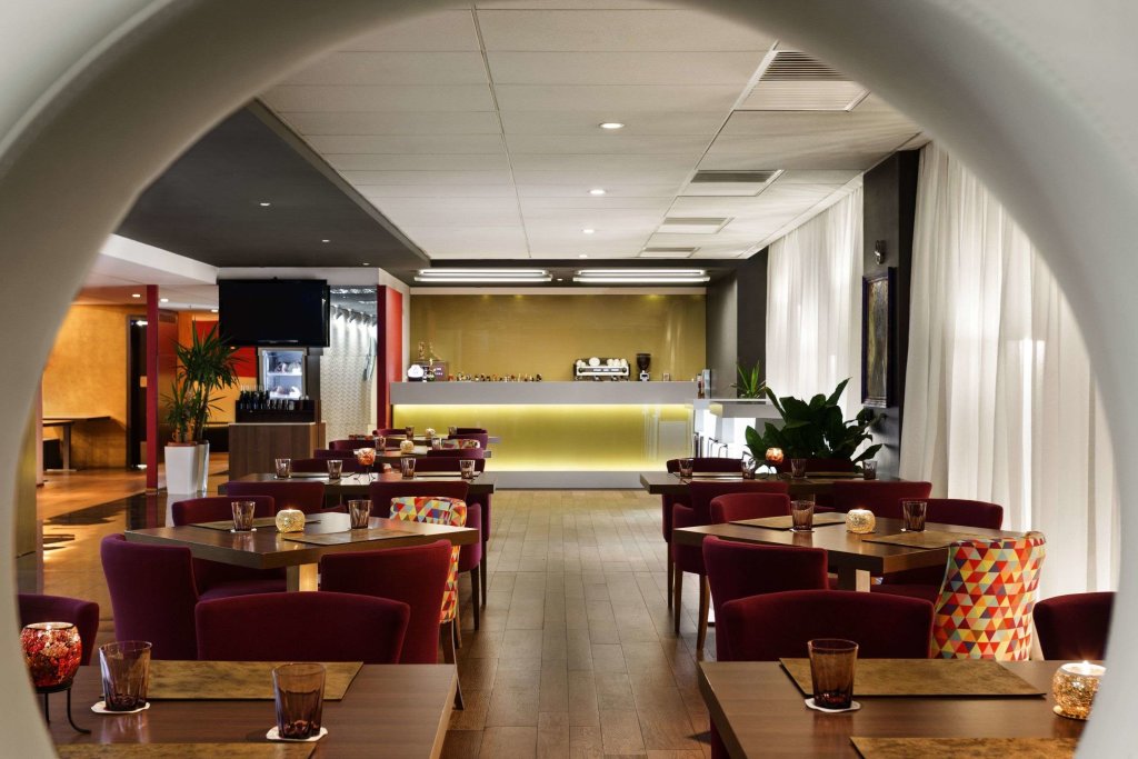 Ramada by Wyndham Oradea - 900