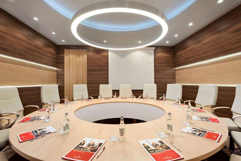 Ramada Plaza by Wyndham Craiova - 320