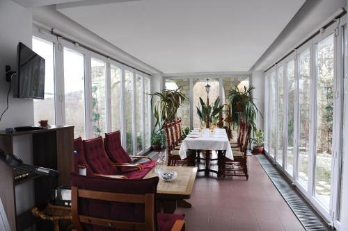 Rapsodia Pension - 858