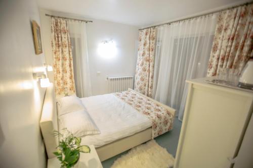 Rapsodia Pension - 752