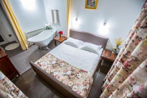 Rapsodia Pension - 453