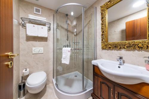 RED CONFORT HOTEL Boutique - 784