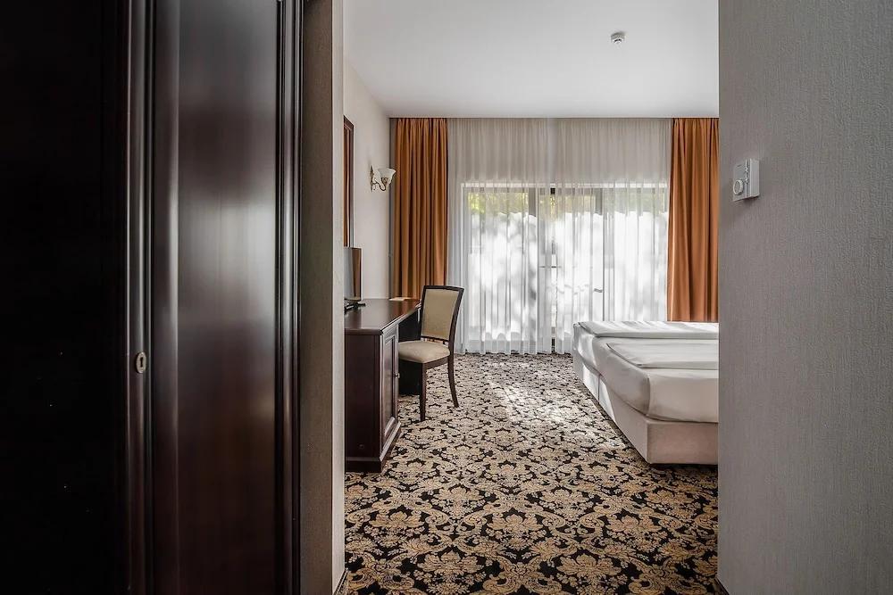 Rediu Hotel & Restaurant - 869