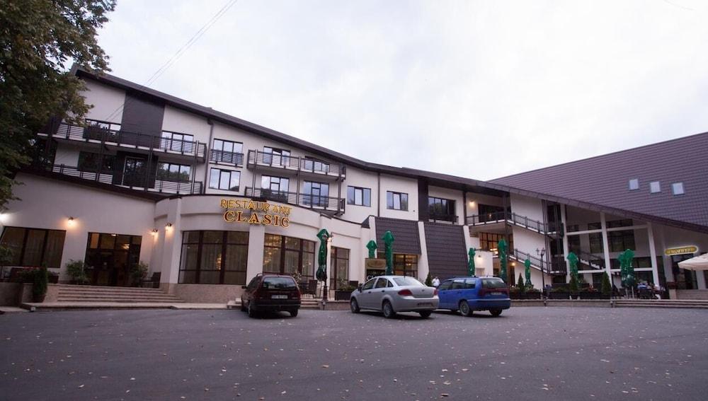 Rediu Hotel & Restaurant - 830
