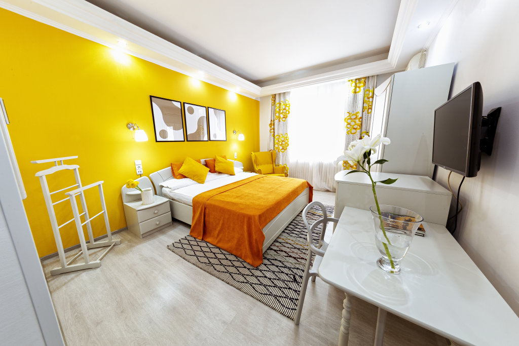 Relax Comfort Suites - 713
