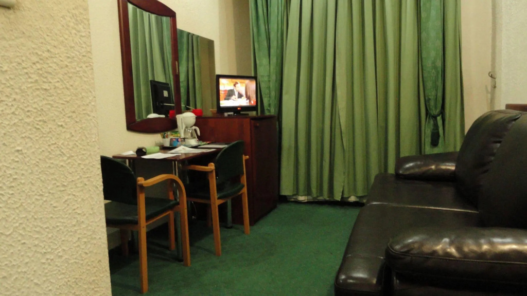 Relax Comfort Suites - 939