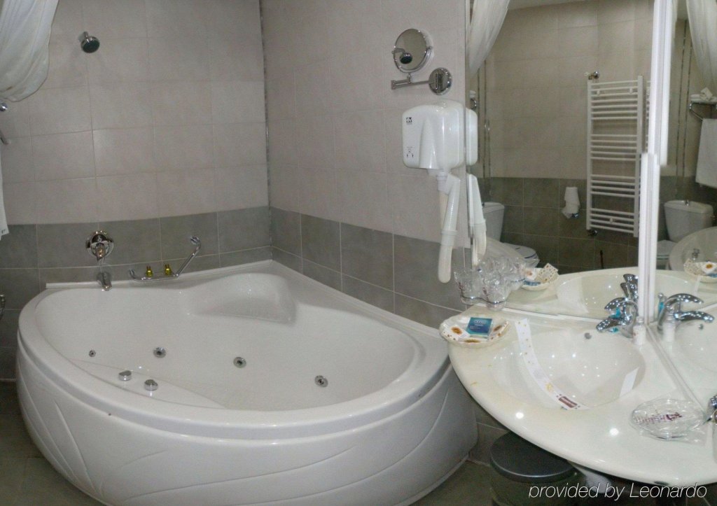 Relax Comfort Suites - 344