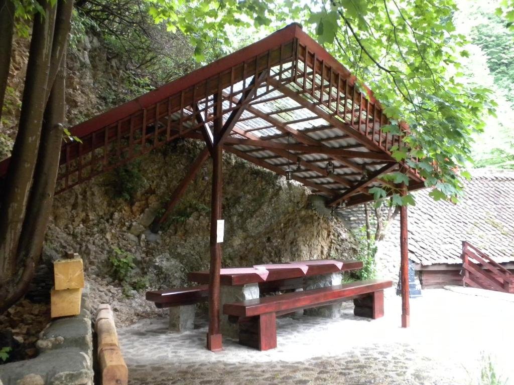 Rem's Pension - 806