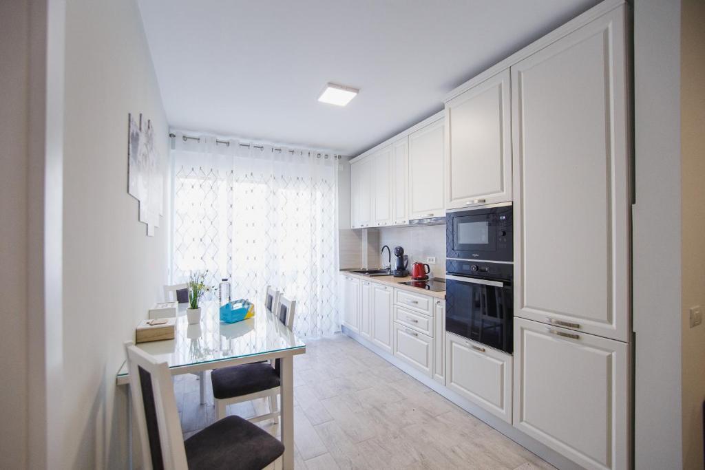 Retreat to a Stylish Home at West Residence - 522