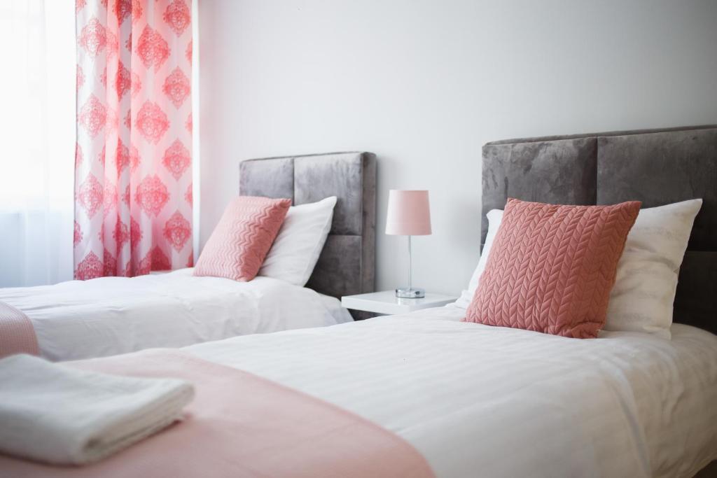 Retreat to a Stylish Home at West Residence - 640