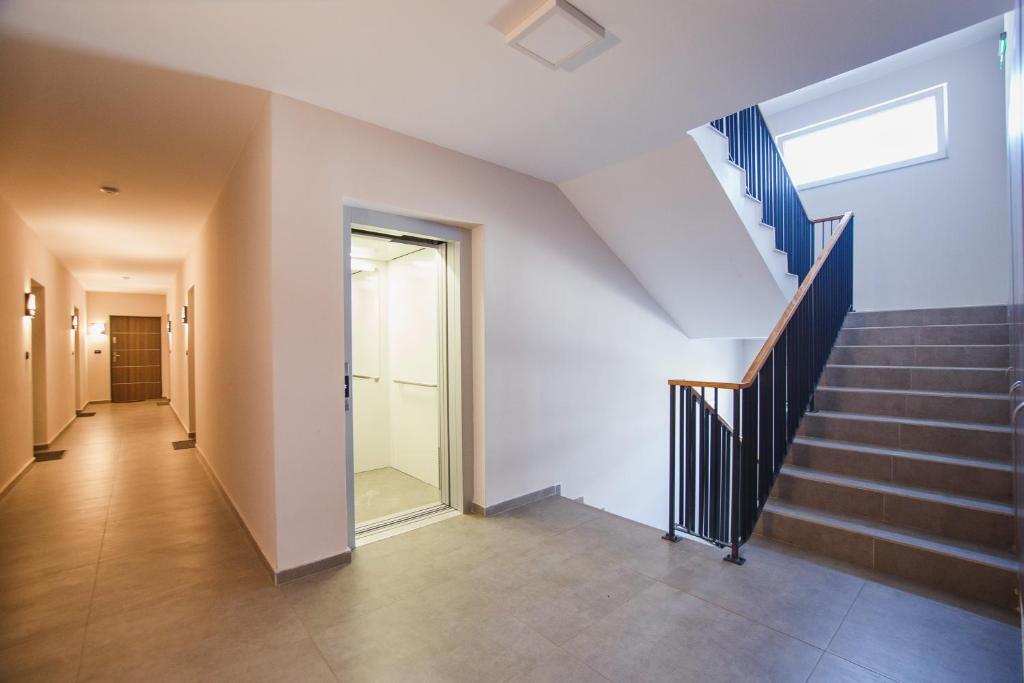 Retreat to a Stylish Home at West Residence - 484