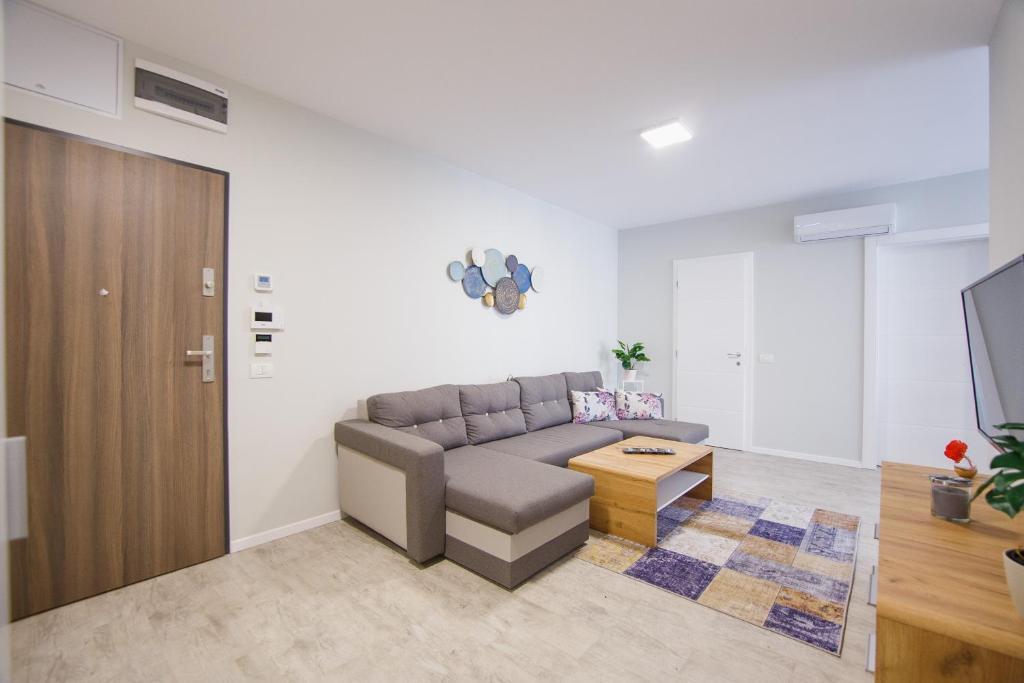 Retreat to a Stylish Home at West Residence - 238