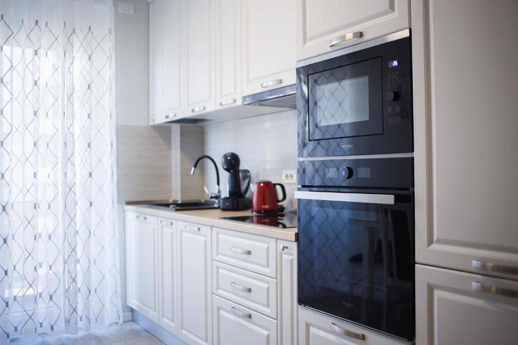 Retreat to a Stylish Home at West Residence - 826