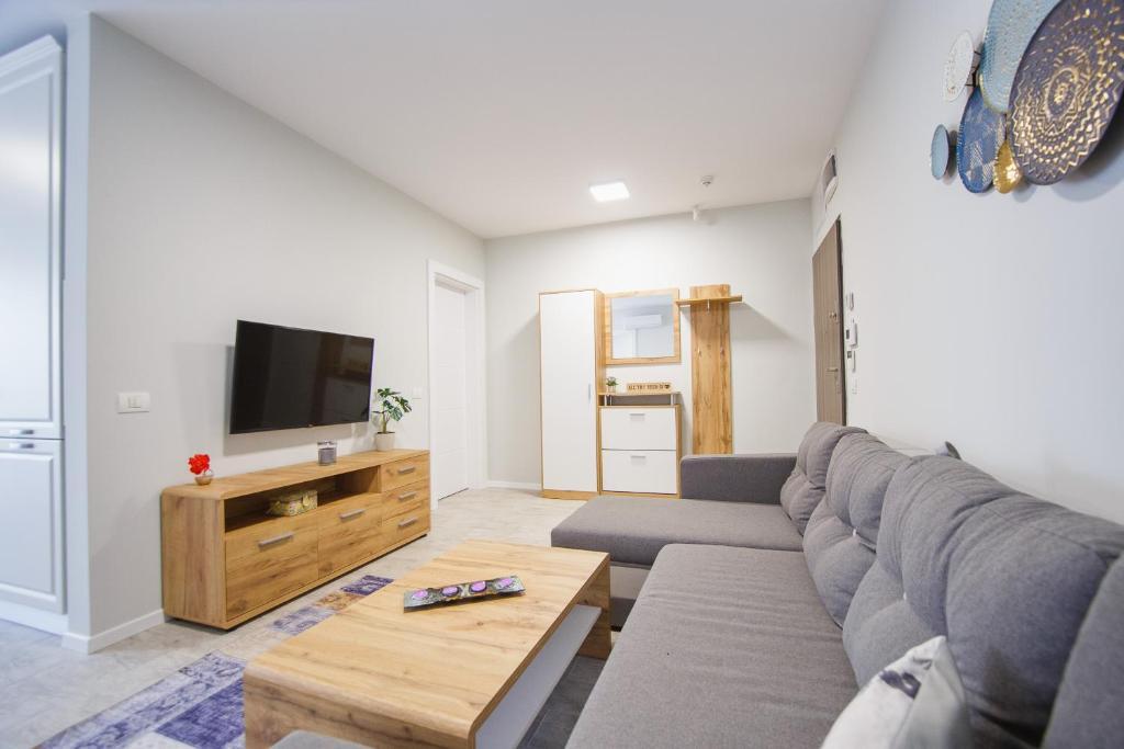 Retreat to a Stylish Home at West Residence - 996