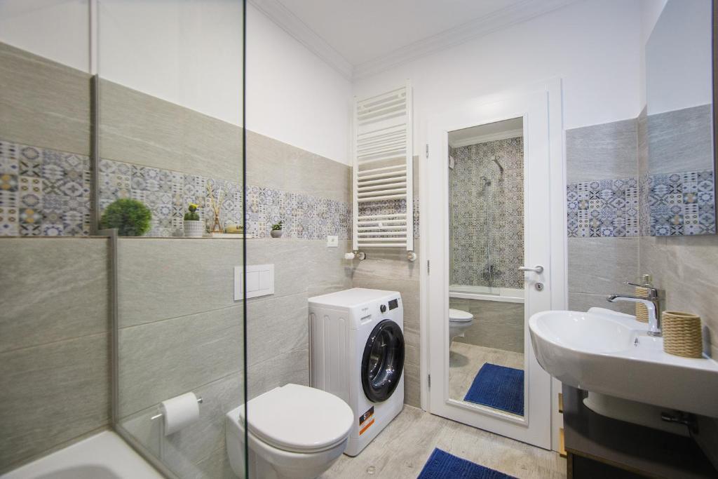 Retreat to a Stylish Home at West Residence - 790