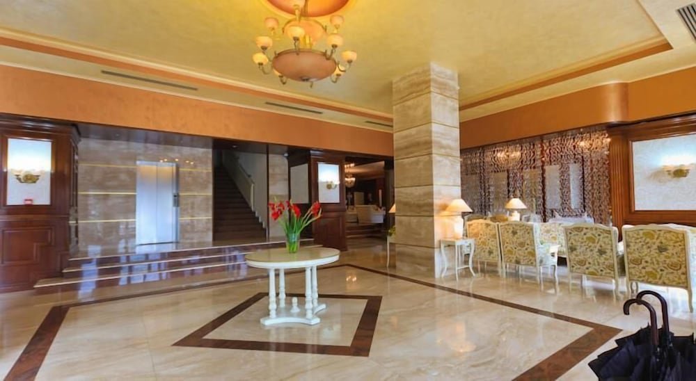 Hotel Roman By Dumbrava Business Resort - 758