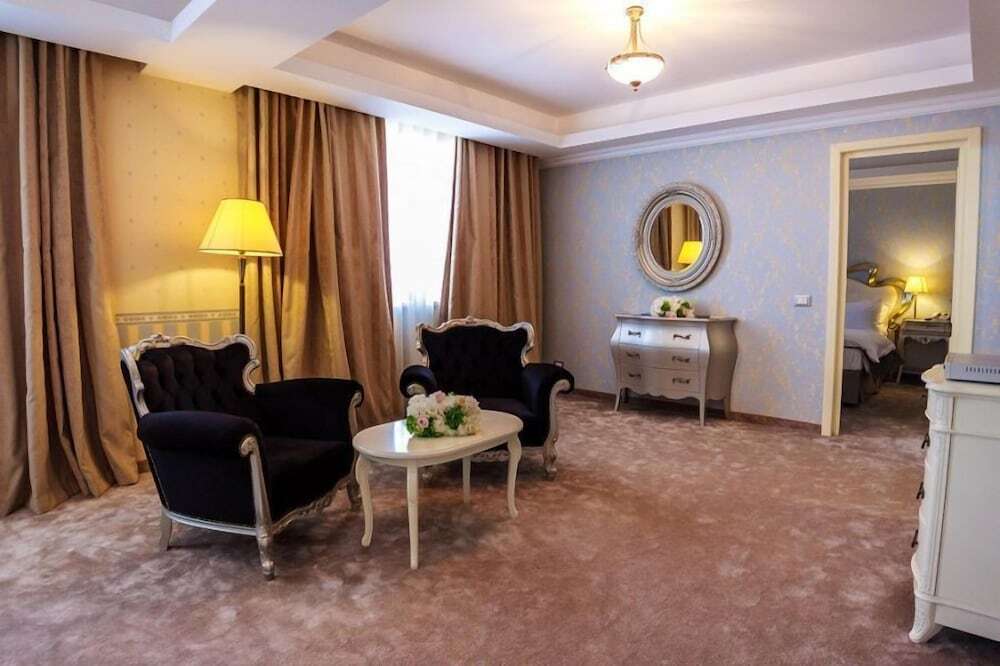 Hotel Roman By Dumbrava Business Resort - 853