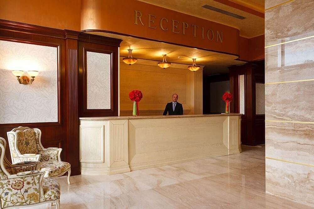 Hotel Roman By Dumbrava Business Resort - 379