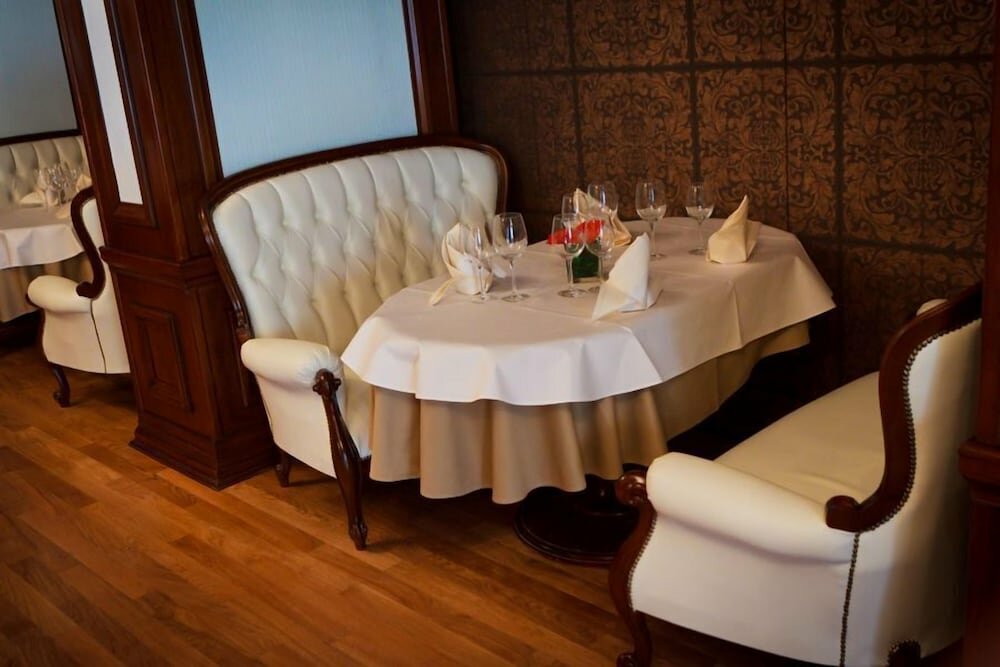Hotel Roman By Dumbrava Business Resort - 438