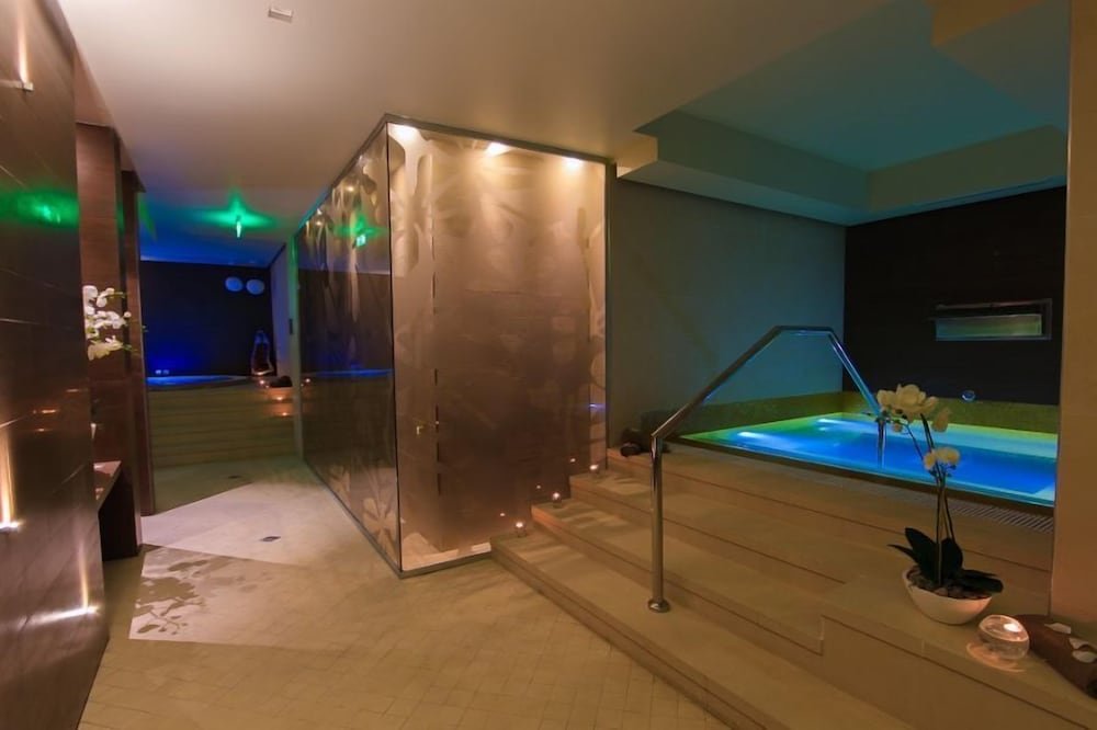 Hotel Roman By Dumbrava Business Resort - 786
