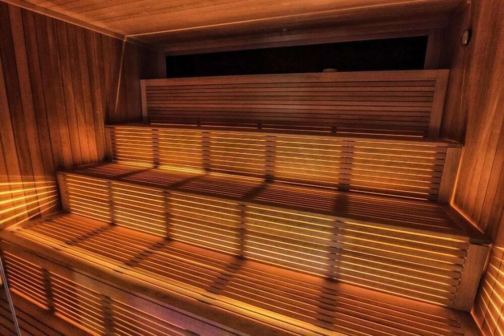 Hotel Roman By Dumbrava Business Resort - 759