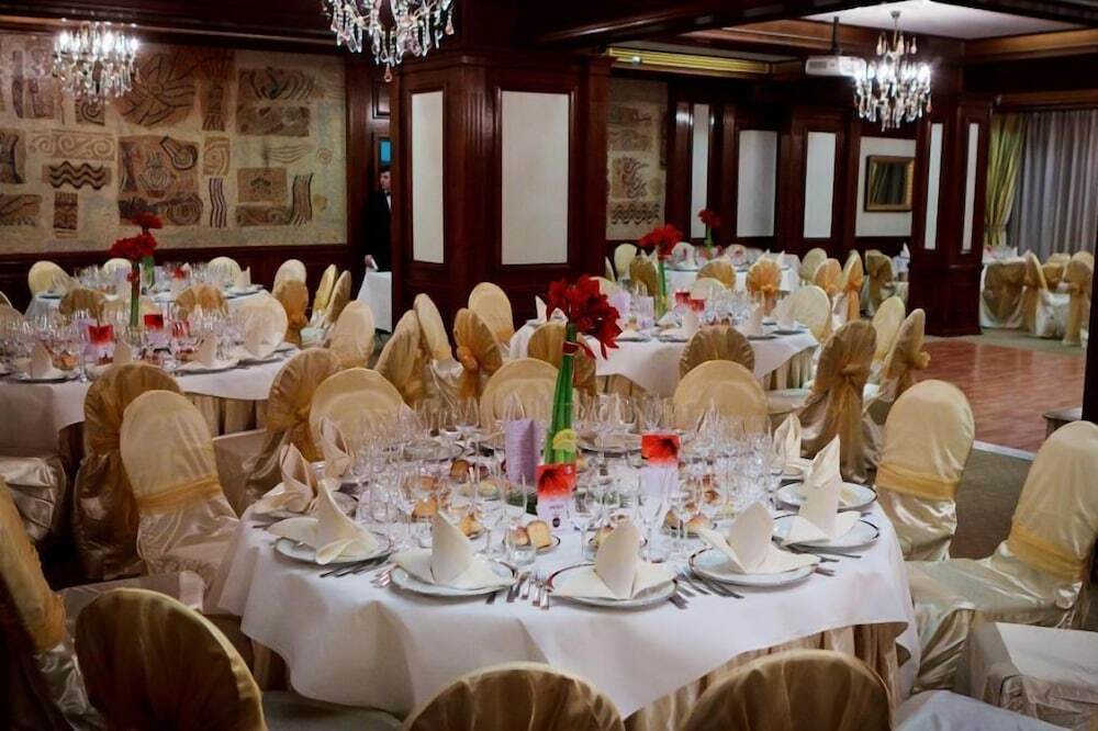 Hotel Roman By Dumbrava Business Resort - 888