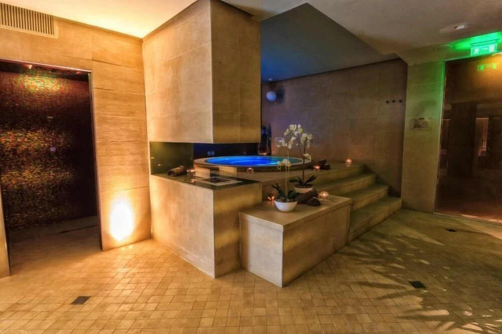 Hotel Roman By Dumbrava Business Resort - 786