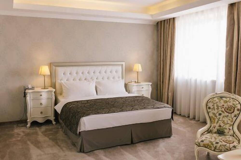 Hotel Roman By Dumbrava Business Resort - 330