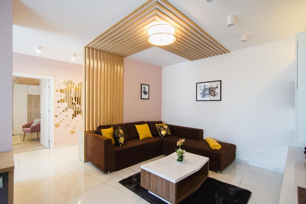 Romantic getaway at West Residence - 993