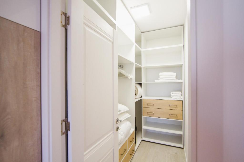 Romantic getaway at West Residence - 938