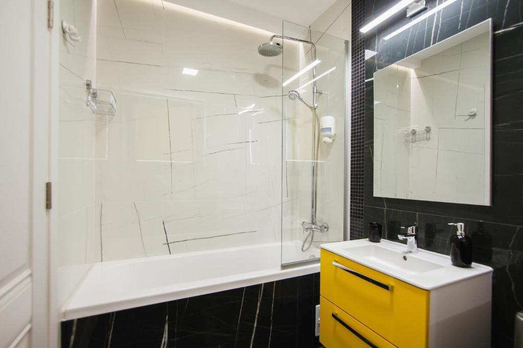 Romantic getaway at West Residence - 343