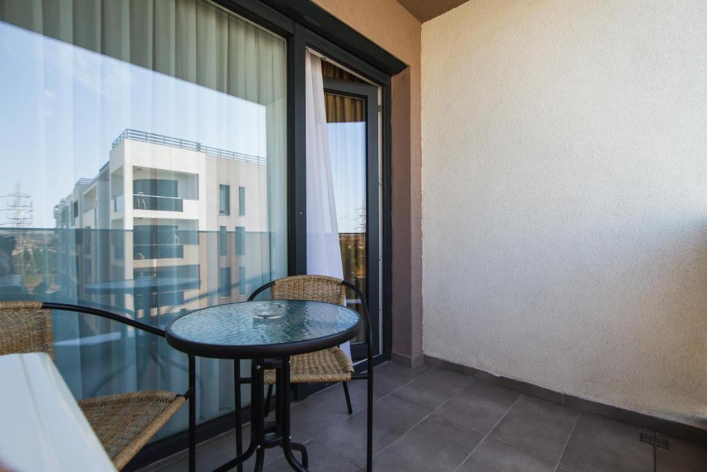 Romantic getaway at West Residence - 645