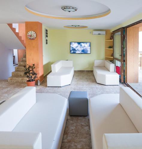Rosiem House - 681