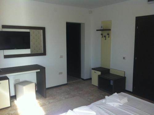Rosiem House - 764