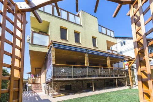 Rosiem House - 296