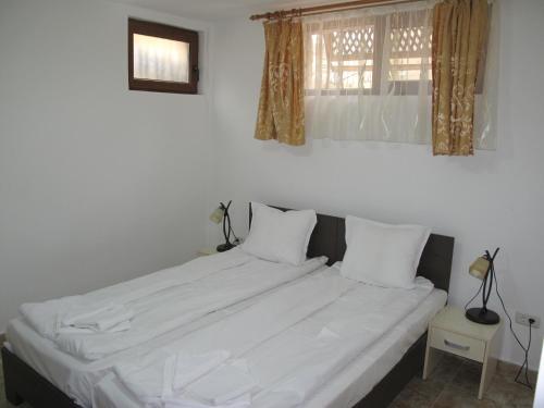 Rosiem House - 663