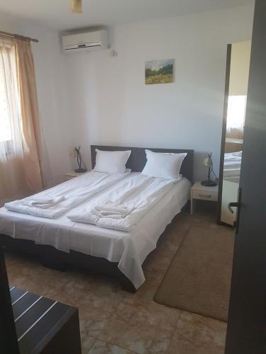 Rosiem House - 647