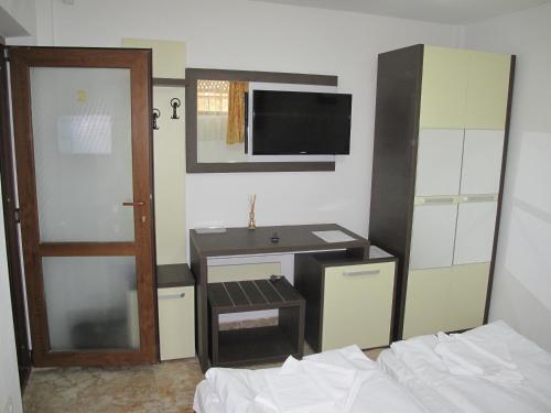 Rosiem House - 808