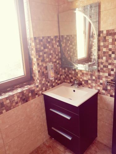 Rosiem House - 733