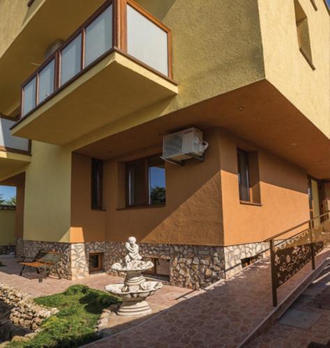 Rosiem House - 259
