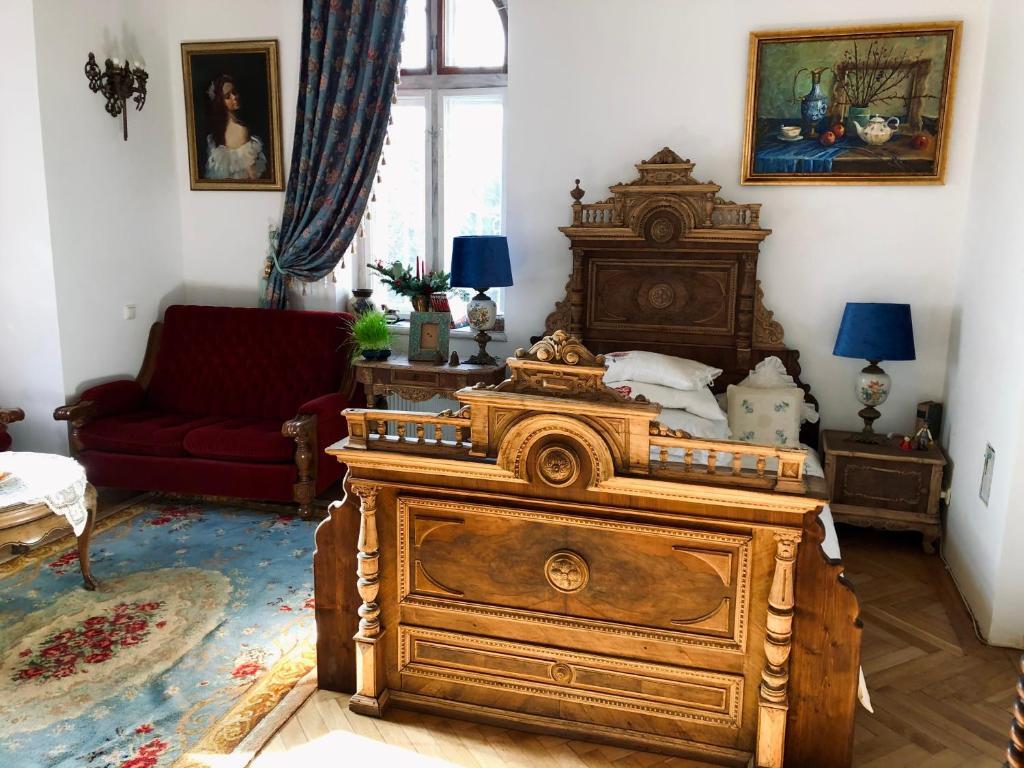Royal Residence 1901 - 978