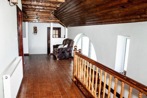 Rustic Argesean - 776