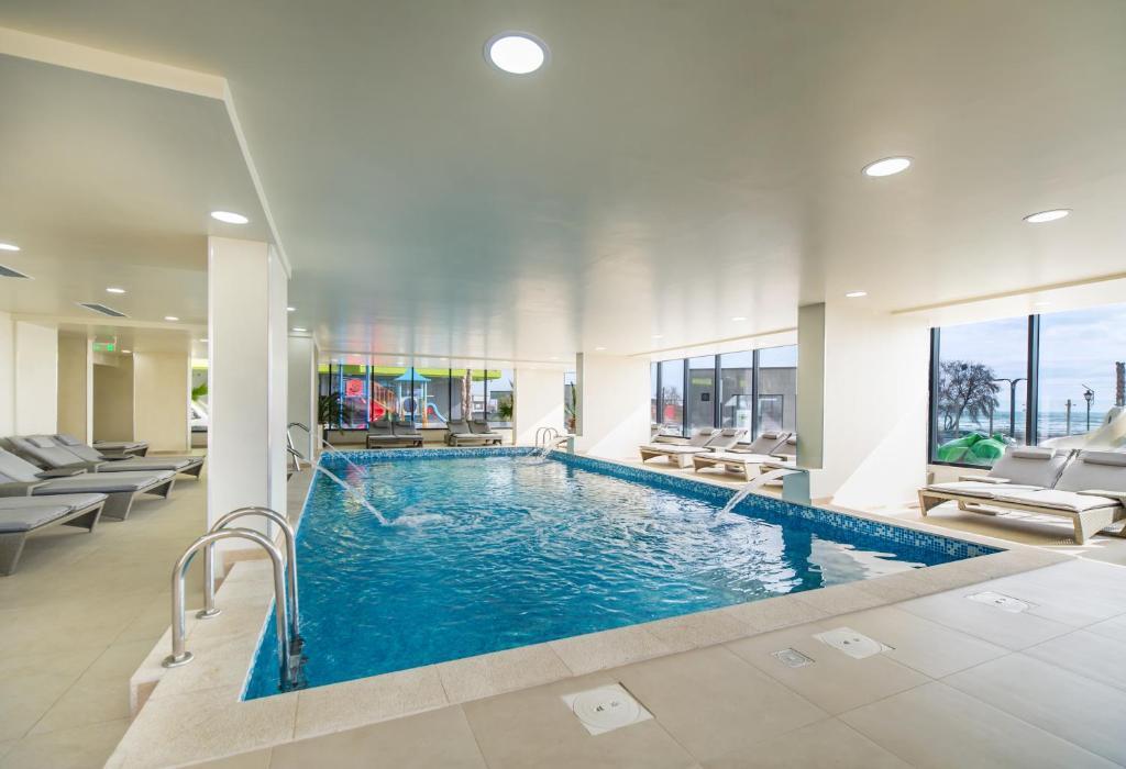 Sea Gem 2BR apt Spa n Pool Beach resort - 614