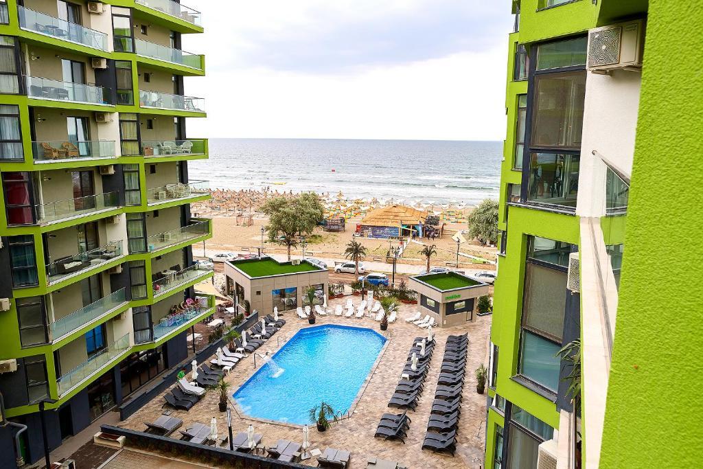 Sea Gem 2BR apt Spa n Pool Beach resort - 523