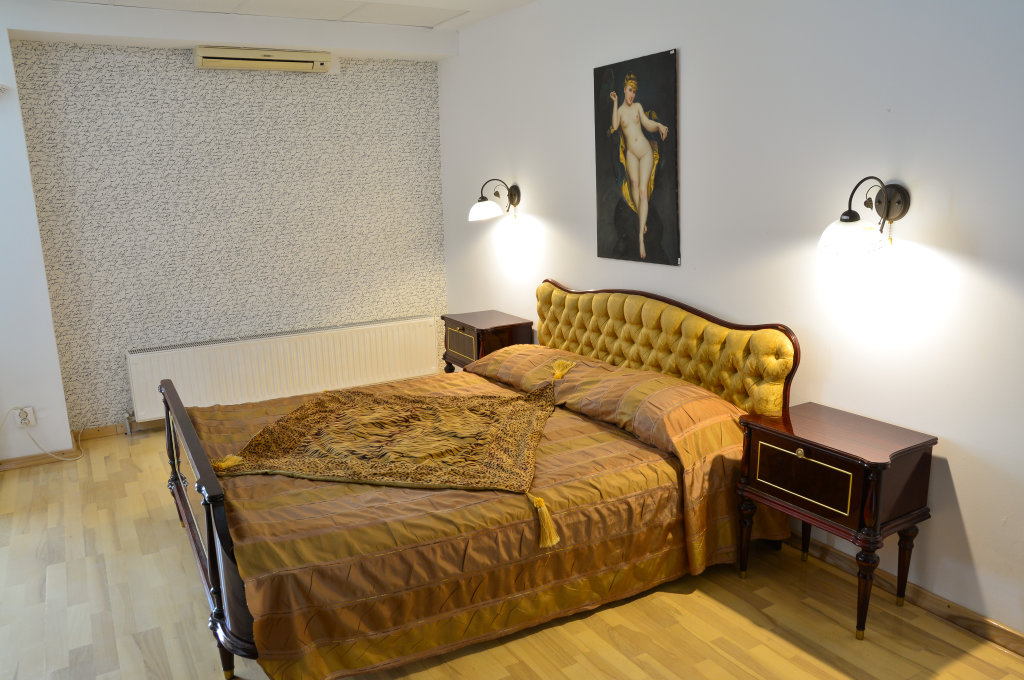 Hotel Senator - 895